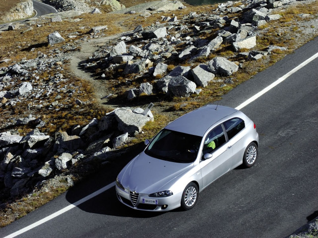 Alfa Romeo 147 3-door фото