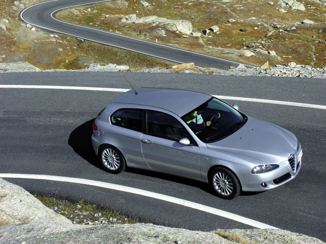 Alfa Romeo 147 3-door фото