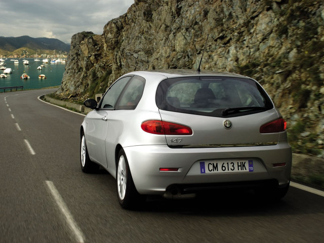 Alfa Romeo 147 3-door фото