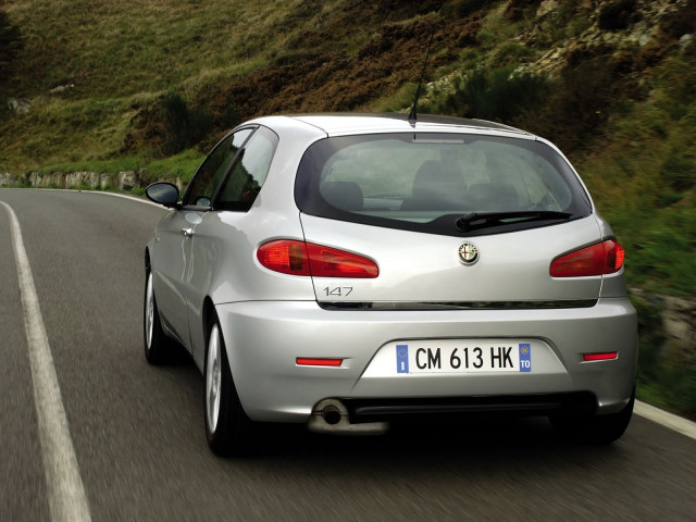 Alfa Romeo 147 3-door фото