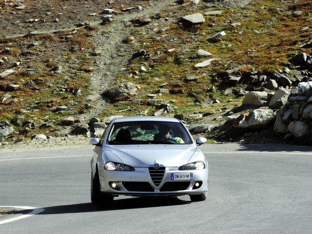 Alfa Romeo 147 3-door фото