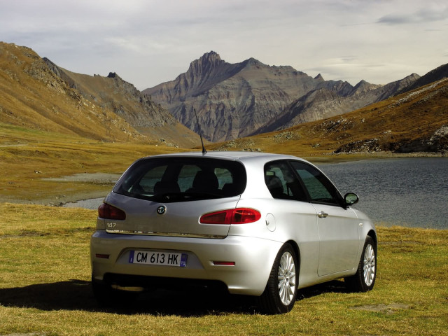 Alfa Romeo 147 3-door фото