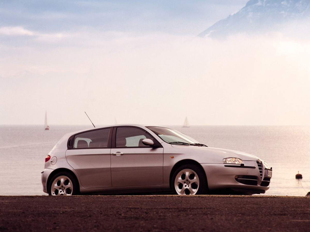 Alfa Romeo 147 фото 9070