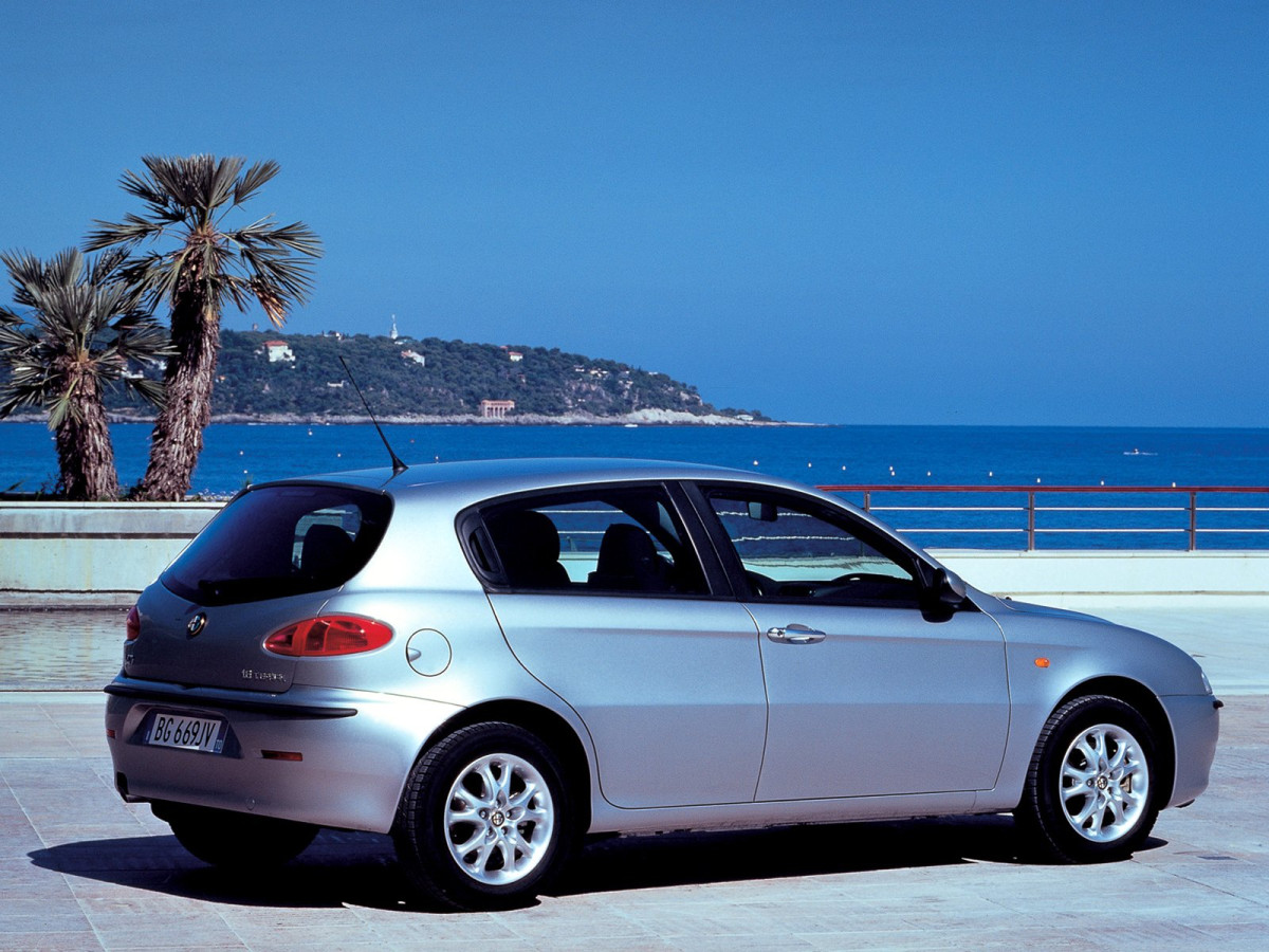 Alfa Romeo 147 фото 9090