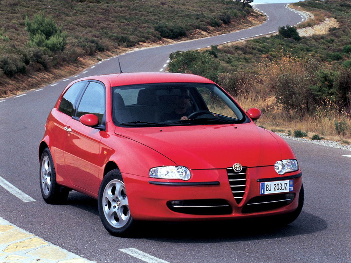 Alfa Romeo 147 фото 9093