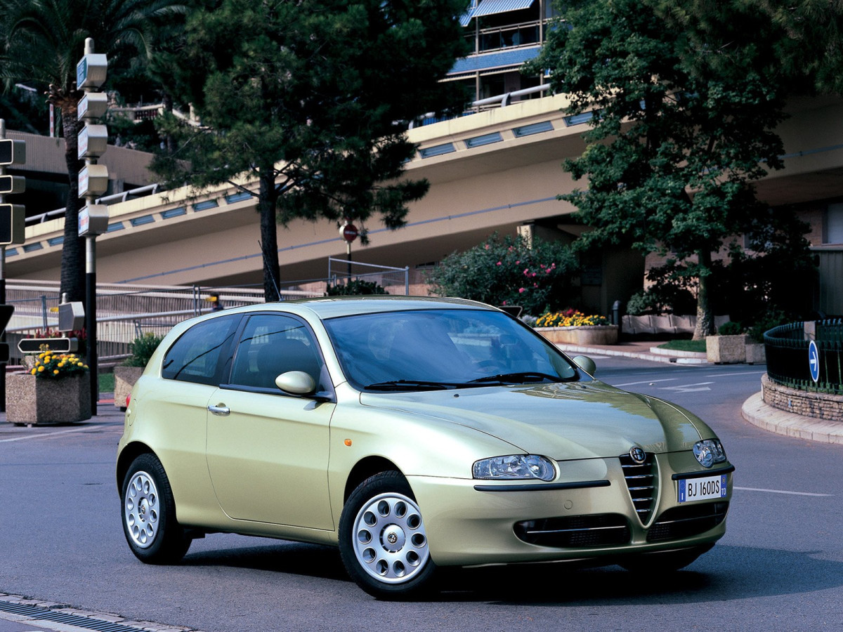 Alfa Romeo 147 фото 9095