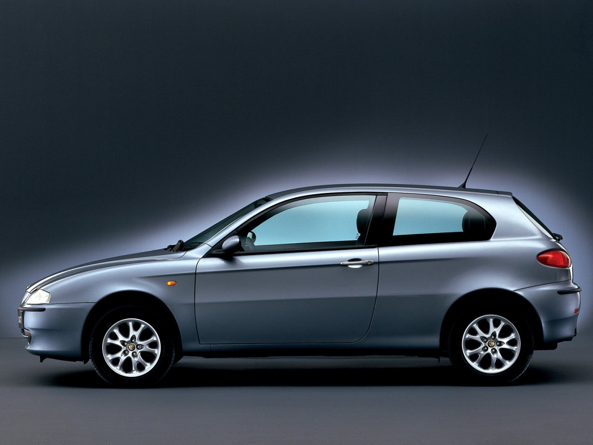 Alfa Romeo 147 фото 9100