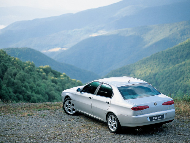 Alfa Romeo 166 фото