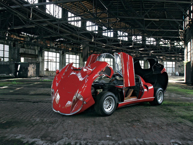 Alfa Romeo 33-2 Stradale фото