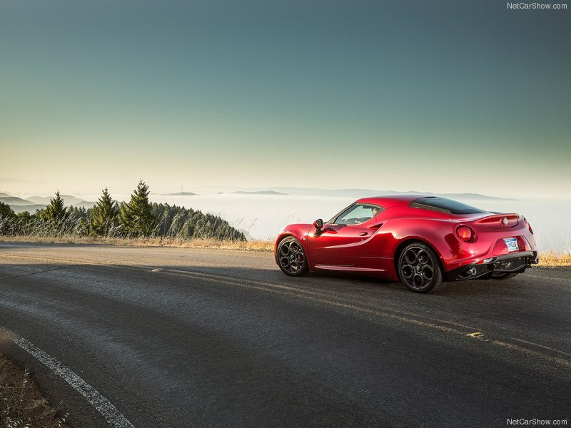 Alfa Romeo 4C Coupe US-Version фото 126703