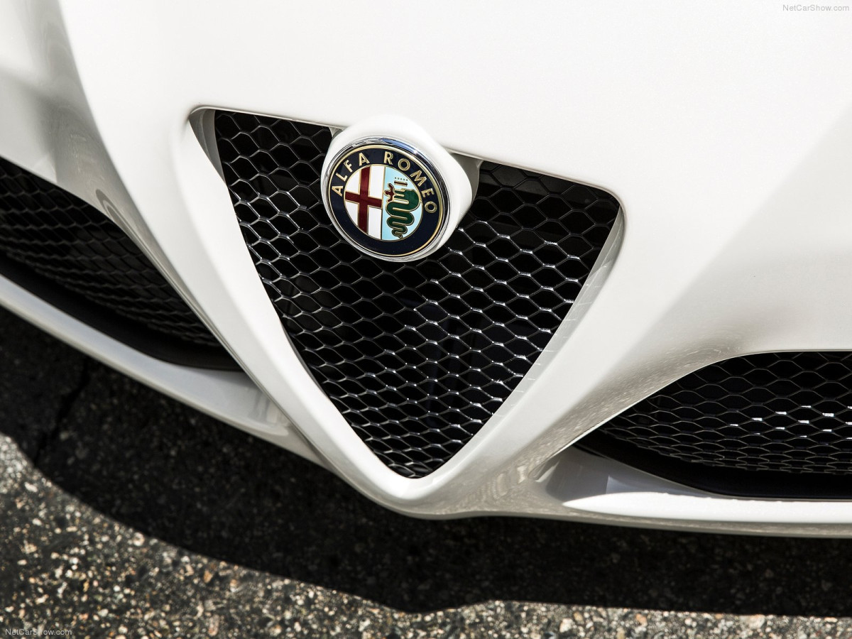 Alfa Romeo 4C Coupe US-Version фото 126731