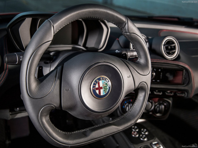 Alfa Romeo 4C Coupe US-Version фото