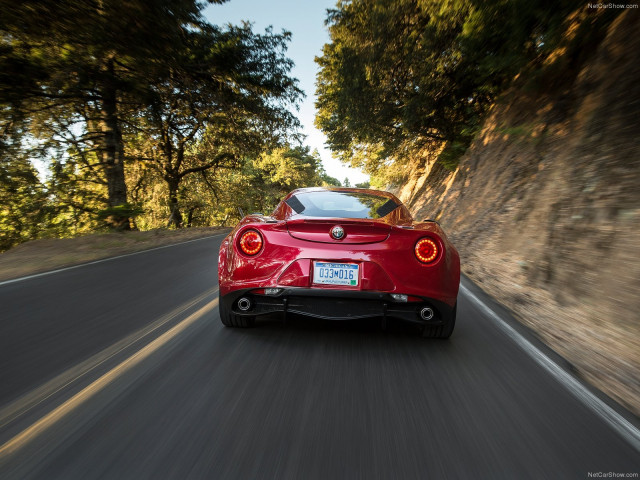 Alfa Romeo 4C Coupe US-Version фото