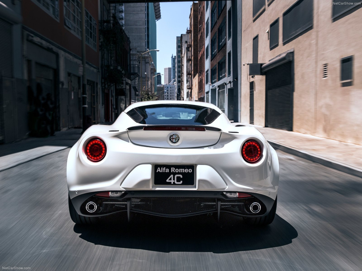 Alfa Romeo 4C Coupe US-Version фото 126755