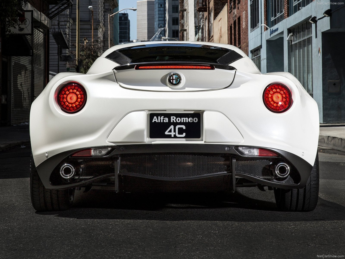 Alfa Romeo 4C Coupe US-Version фото 126756