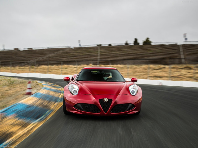 Alfa Romeo 4C Coupe US-Version фото