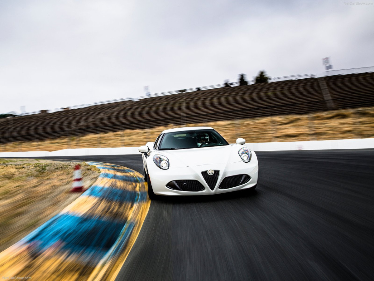 Alfa Romeo 4C Coupe US-Version фото 126761