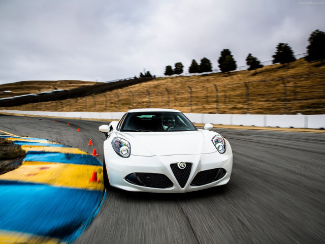 Alfa Romeo 4C Coupe US-Version фото