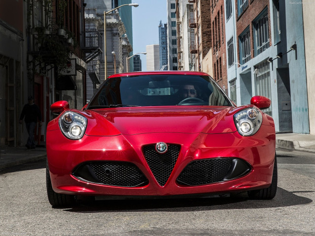 Alfa Romeo 4C Coupe US-Version фото