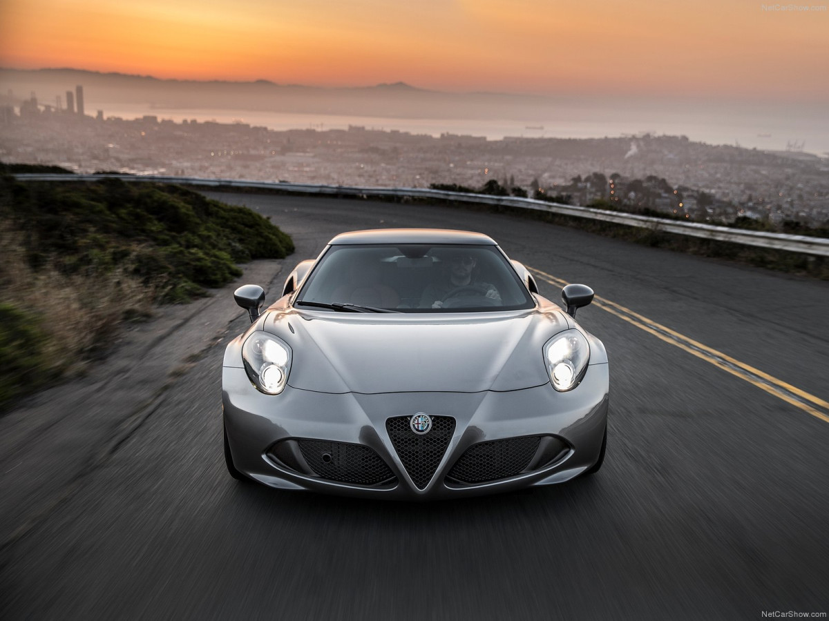 Alfa Romeo 4C Coupe US-Version фото 126765