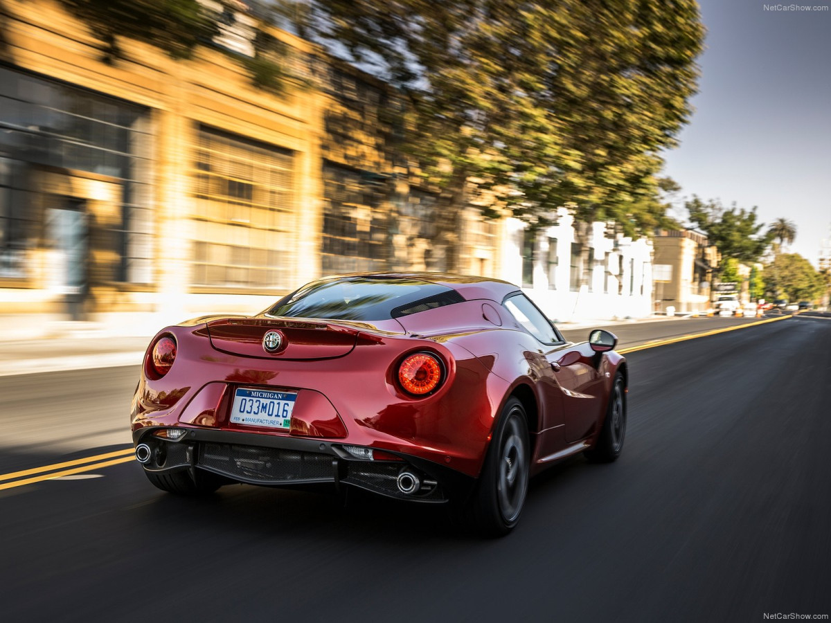 Alfa Romeo 4C Coupe US-Version фото 126770