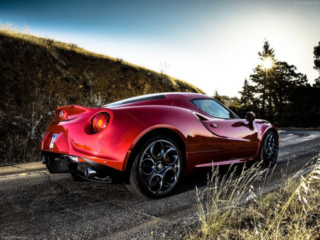 Alfa Romeo 4C Coupe US-Version фото