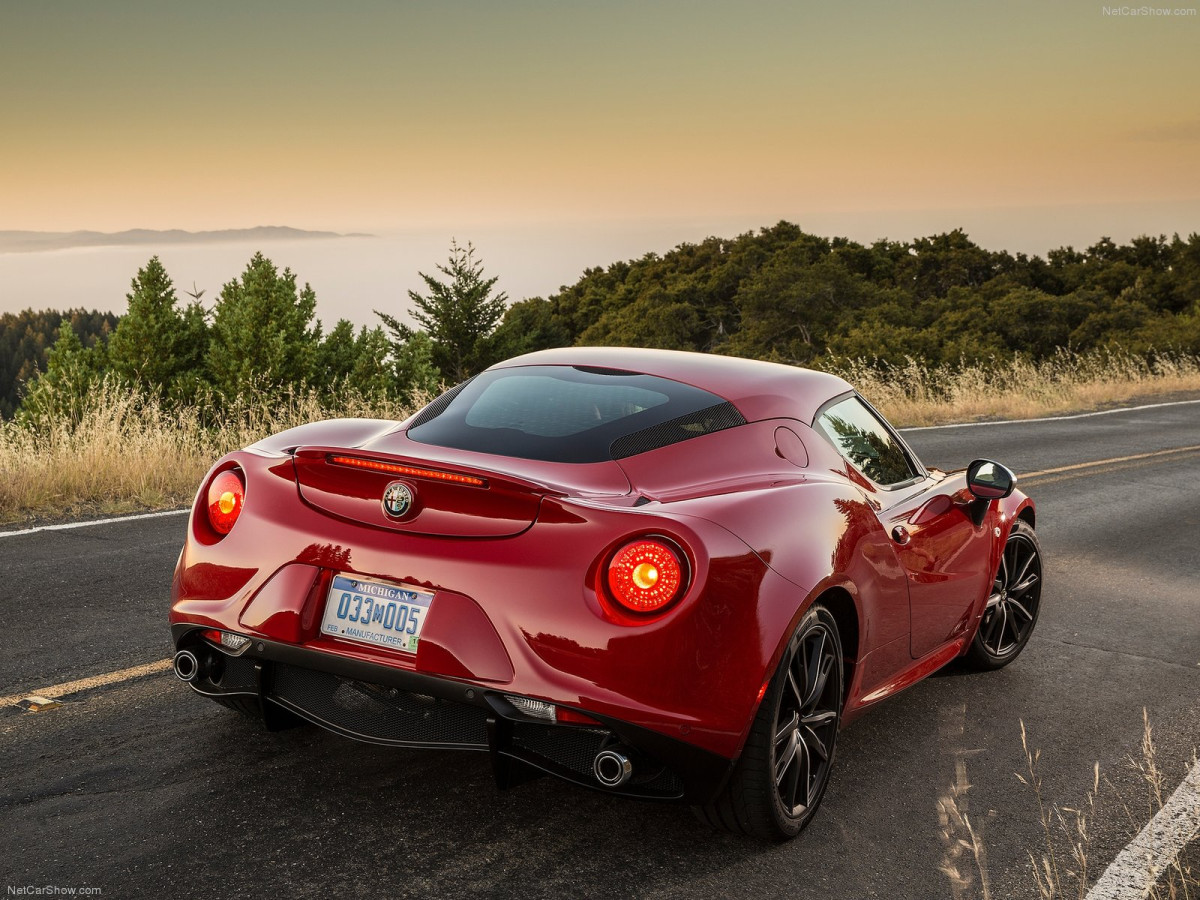 Alfa Romeo 4C Coupe US-Version фото 126776