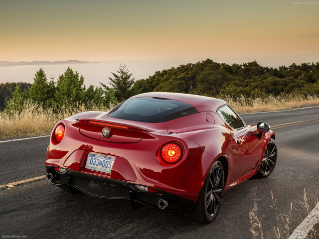 Alfa Romeo 4C Coupe US-Version фото