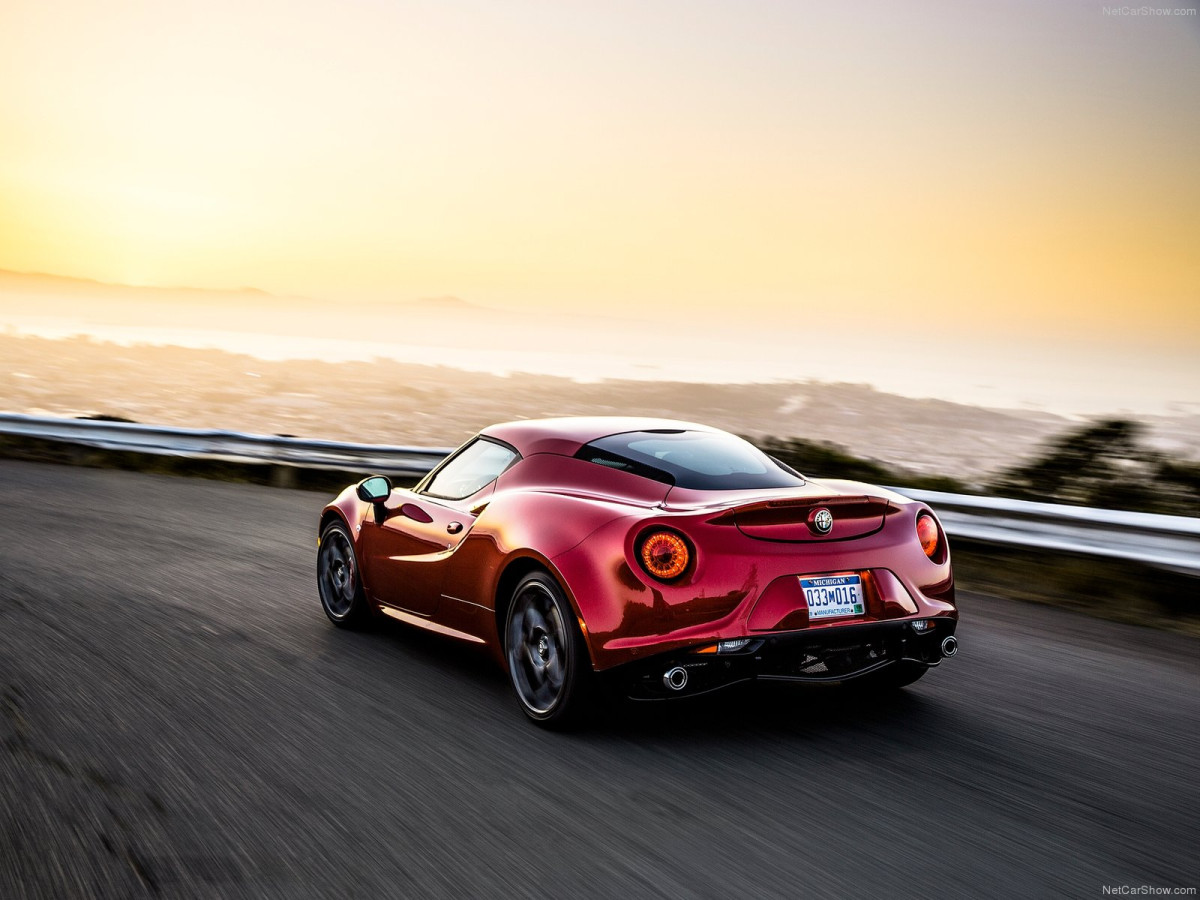 Alfa Romeo 4C Coupe US-Version фото 126777