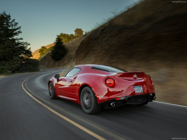 Alfa Romeo 4C Coupe US-Version фото