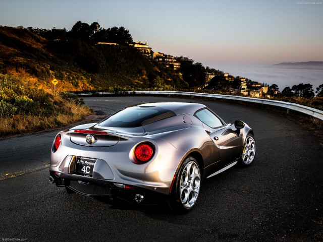 Alfa Romeo 4C Coupe US-Version фото