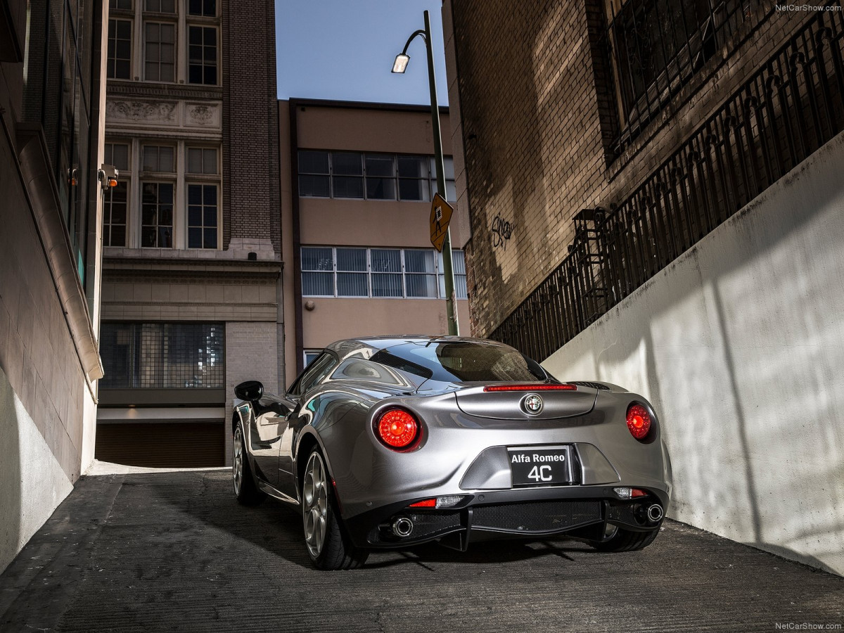 Alfa Romeo 4C Coupe US-Version фото 126780