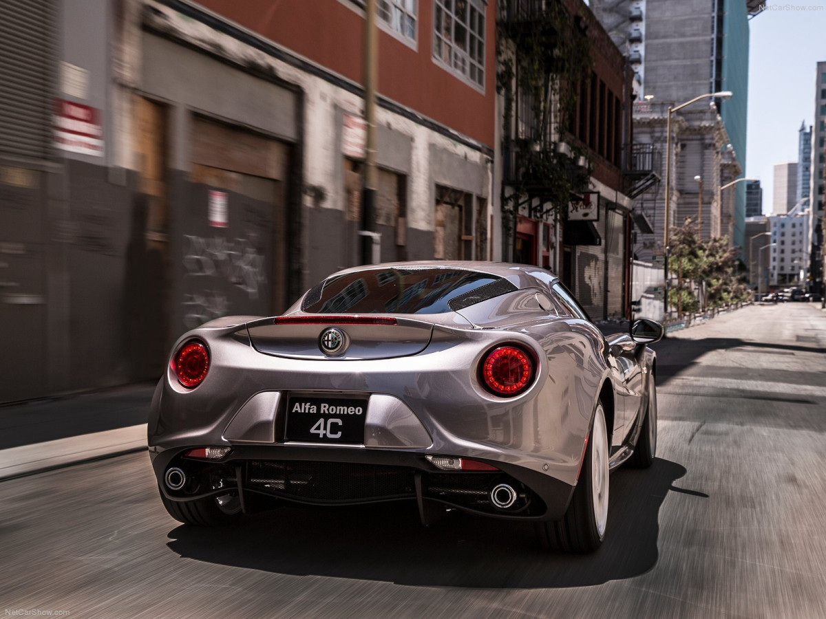 Alfa Romeo 4C Coupe US-Version фото 126781