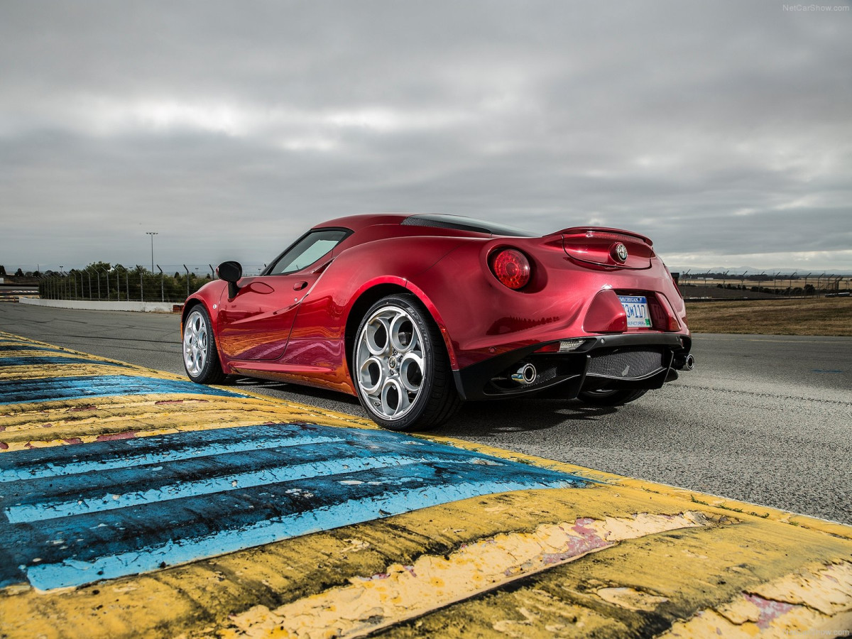 Alfa Romeo 4C Coupe US-Version фото 126782