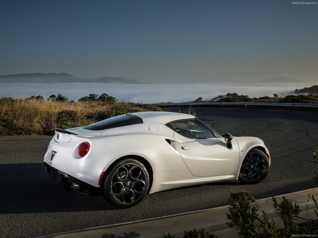 Alfa Romeo 4C Coupe US-Version фото