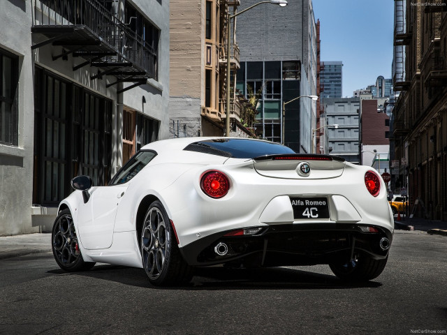 Alfa Romeo 4C Coupe US-Version фото