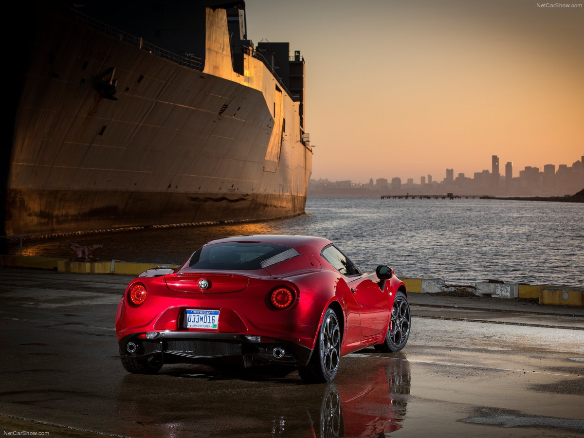 Alfa Romeo 4C Coupe US-Version фото 126786