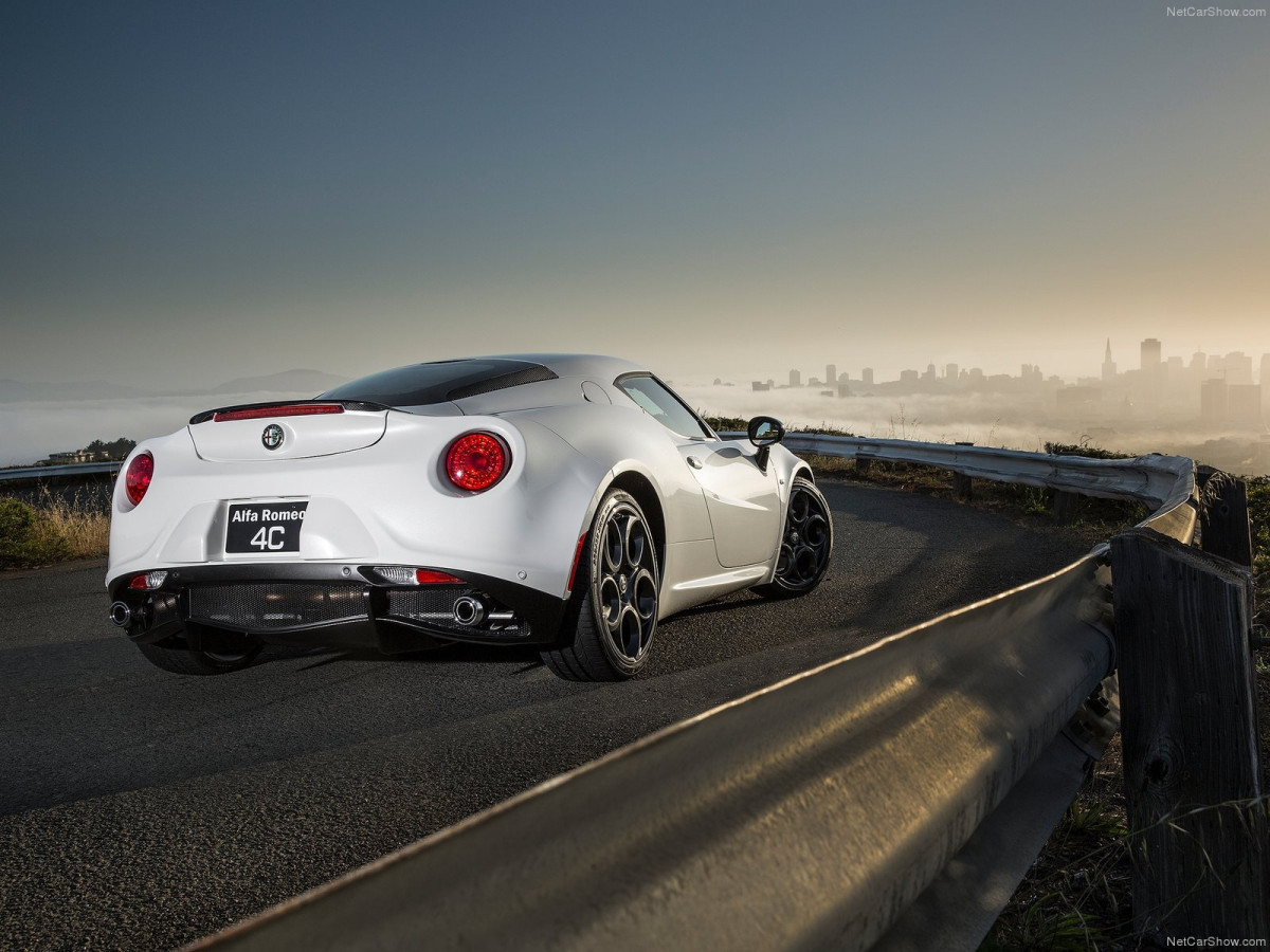 Alfa Romeo 4C Coupe US-Version фото 126790