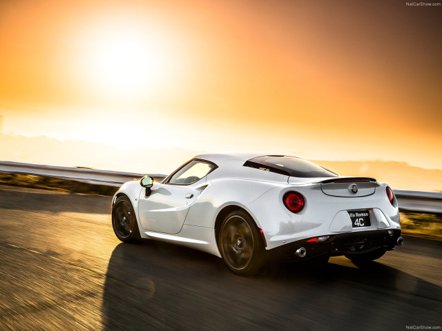 Alfa Romeo 4C Coupe US-Version фото