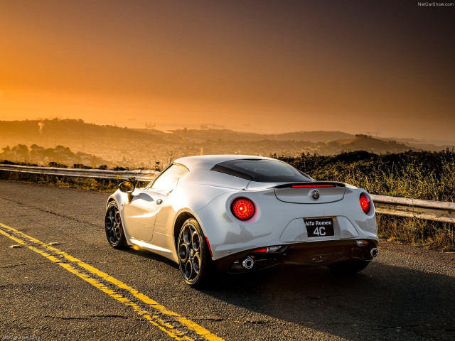 Alfa Romeo 4C Coupe US-Version фото