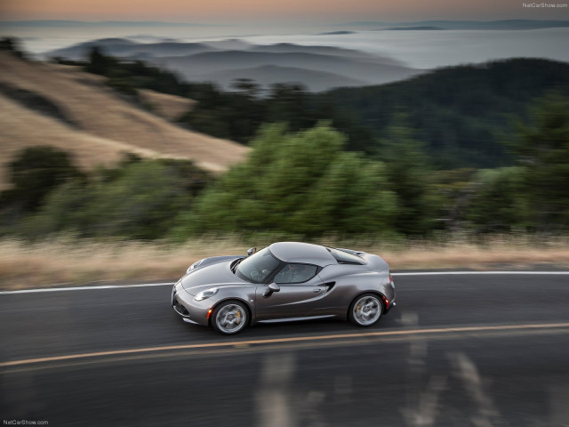 Alfa Romeo 4C Coupe US-Version фото