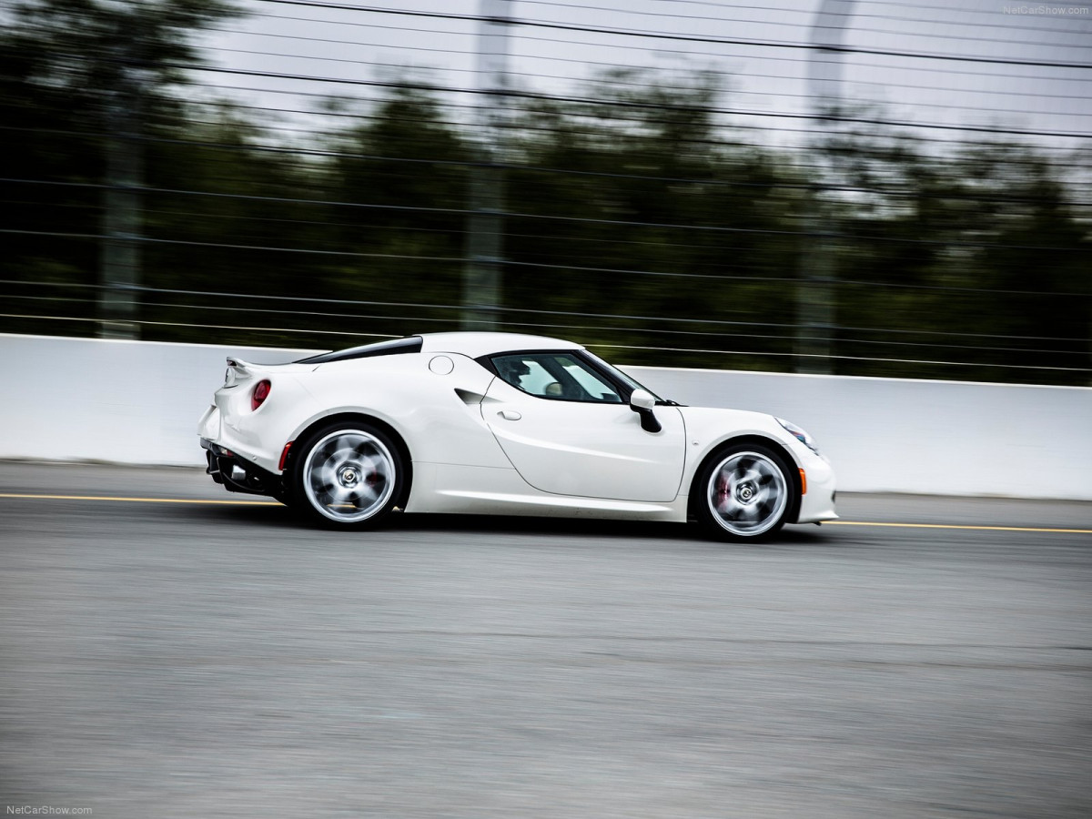 Alfa Romeo 4C Coupe US-Version фото 126795