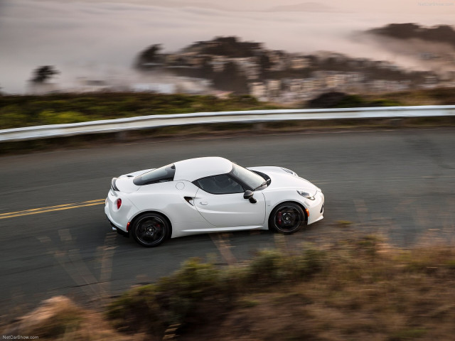 Alfa Romeo 4C Coupe US-Version фото