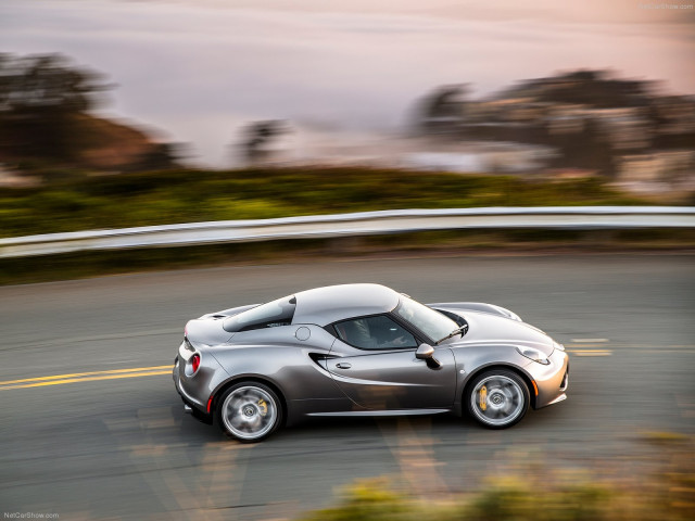 Alfa Romeo 4C Coupe US-Version фото