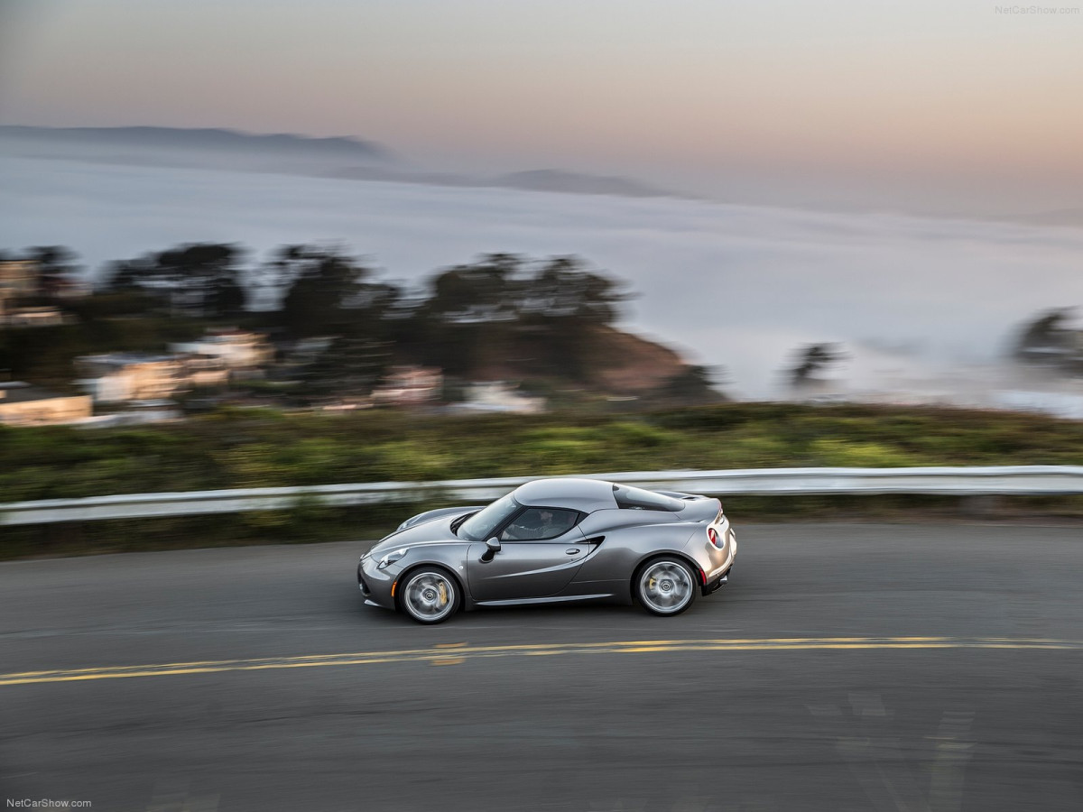 Alfa Romeo 4C Coupe US-Version фото 126798