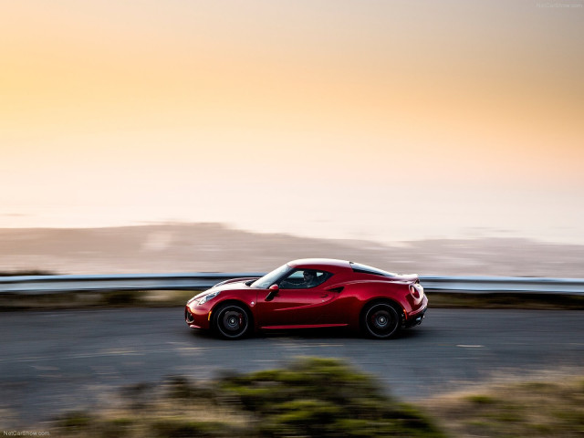 Alfa Romeo 4C Coupe US-Version фото