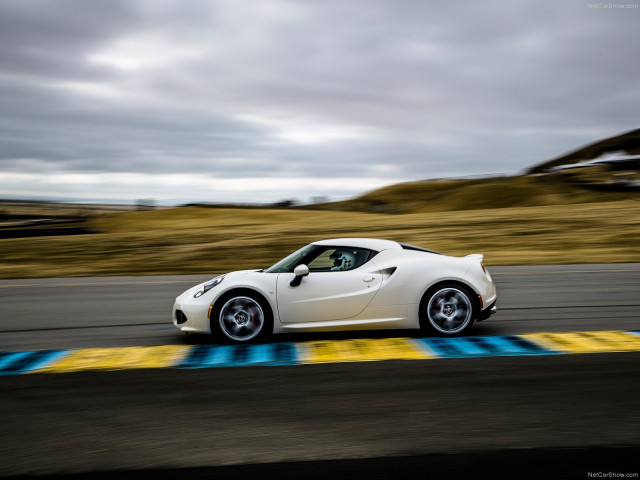 Alfa Romeo 4C Coupe US-Version фото