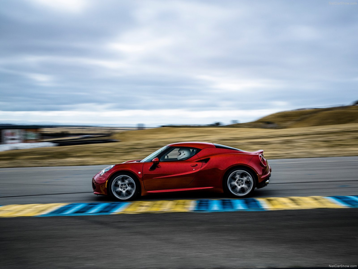 Alfa Romeo 4C Coupe US-Version фото 126804