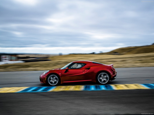 Alfa Romeo 4C Coupe US-Version фото