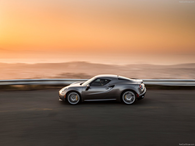 Alfa Romeo 4C Coupe US-Version фото